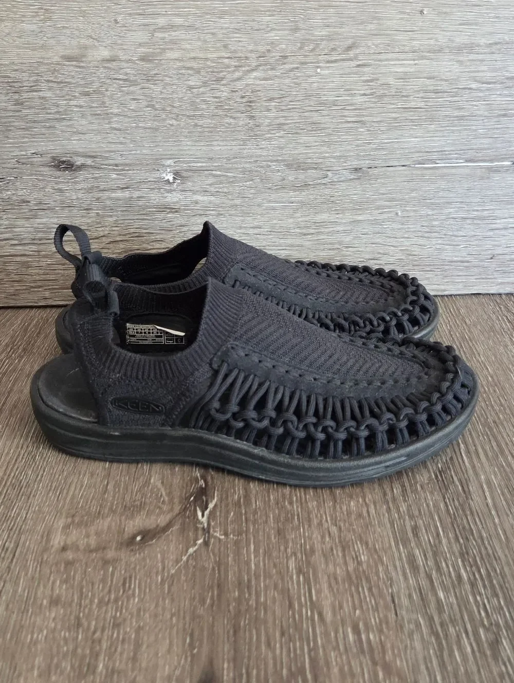 KEEN mens Uneek Evo Knit Sandal Sz 7